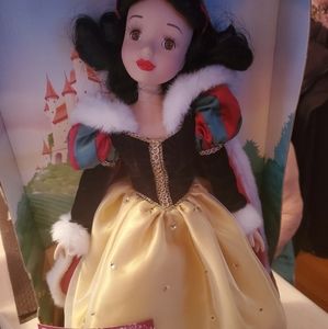 2003 Snow White Porcelain Doll by Brass Key w.VHS